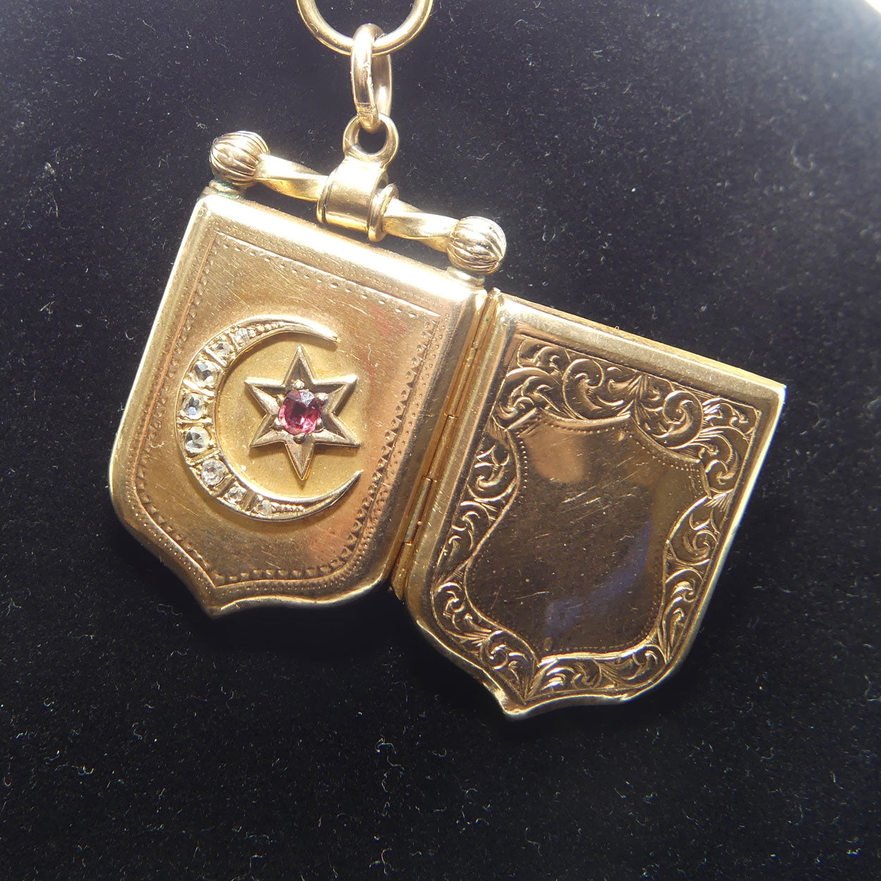 Victorian era 15ct Yellow Gold Garnet and 8 Diamond locket | Valued $8500