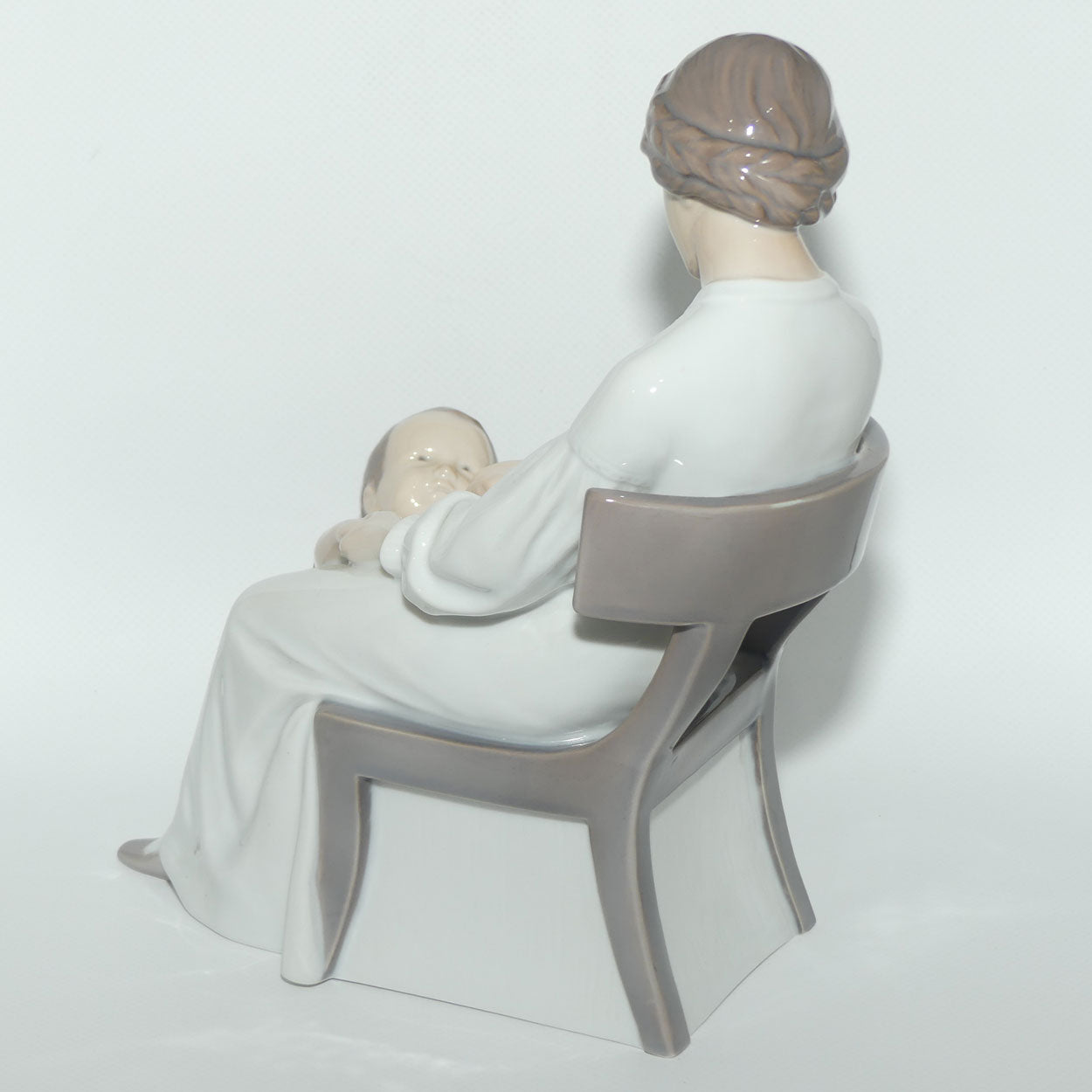 Bing and Grondahl figure 1642 | Dickie's Mama Mother and Child