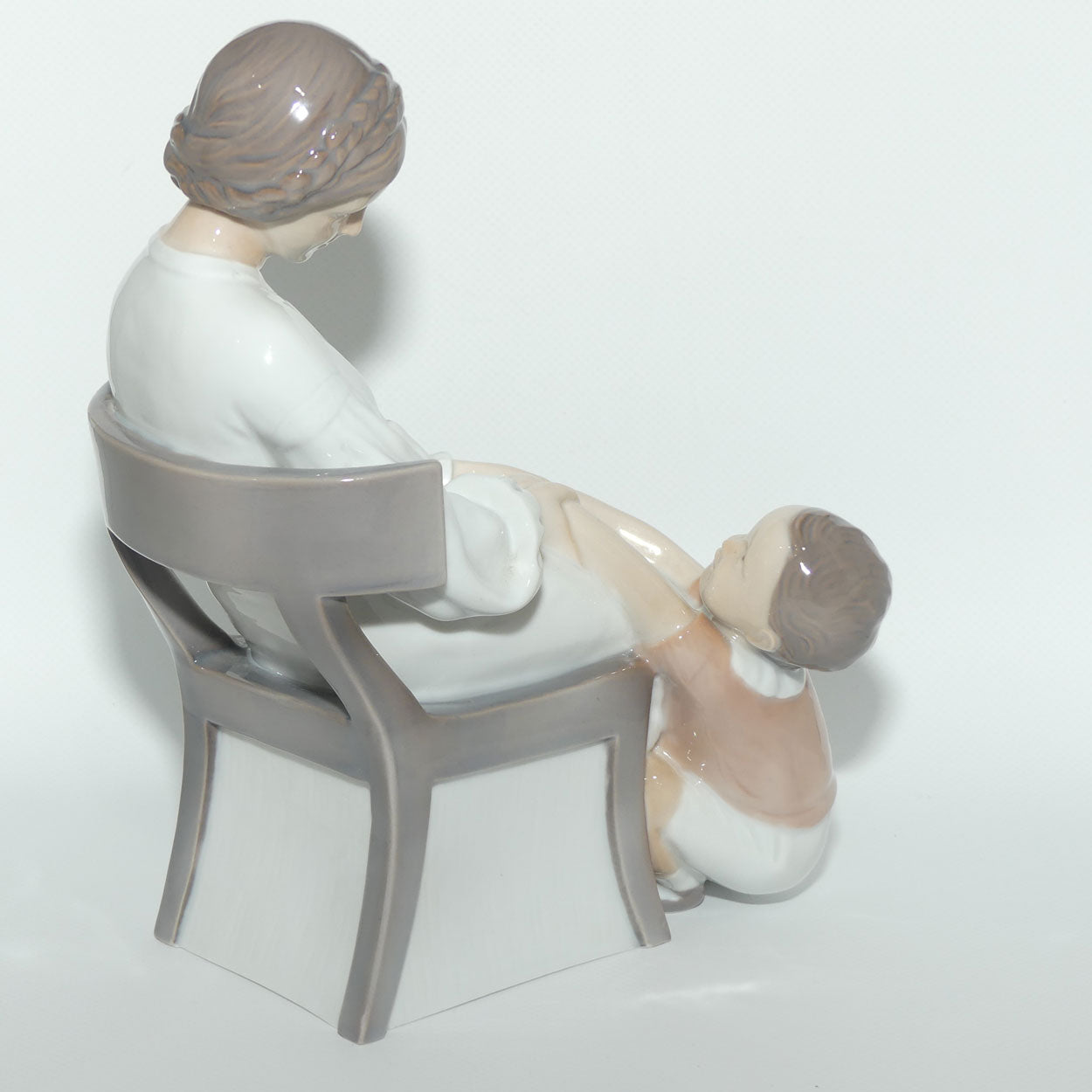 Bing and Grondahl figure 1642 | Dickie's Mama Mother and Child