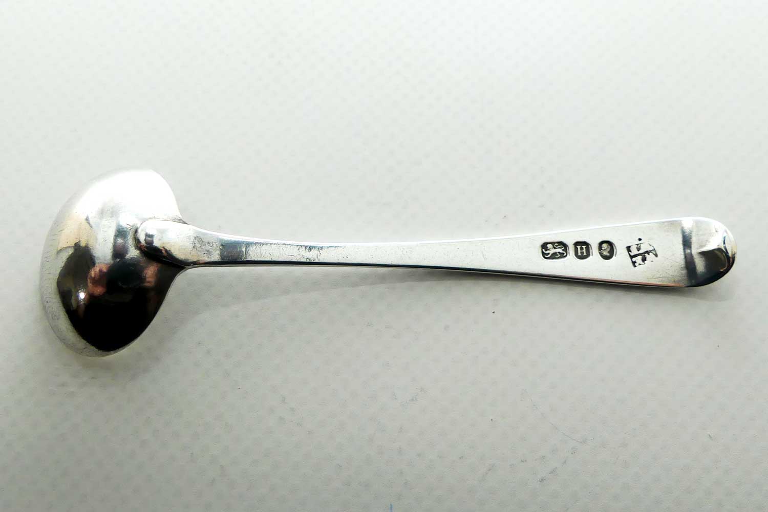 Georgian era Sterling Silver Old English pattern mustard spoon | London 1802