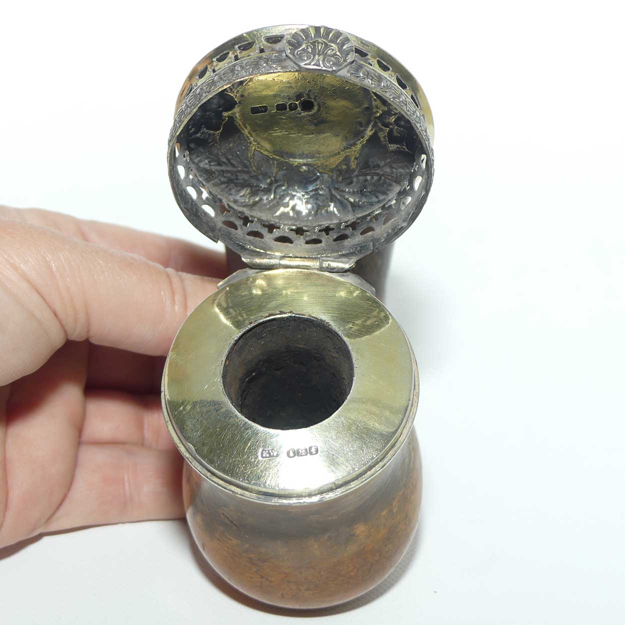 Antique Meerschaum Pipe | Kalmasch Pipe bowl with Sterling Silver Gilt embossed lid, reticulated grille and fittings | London 1821