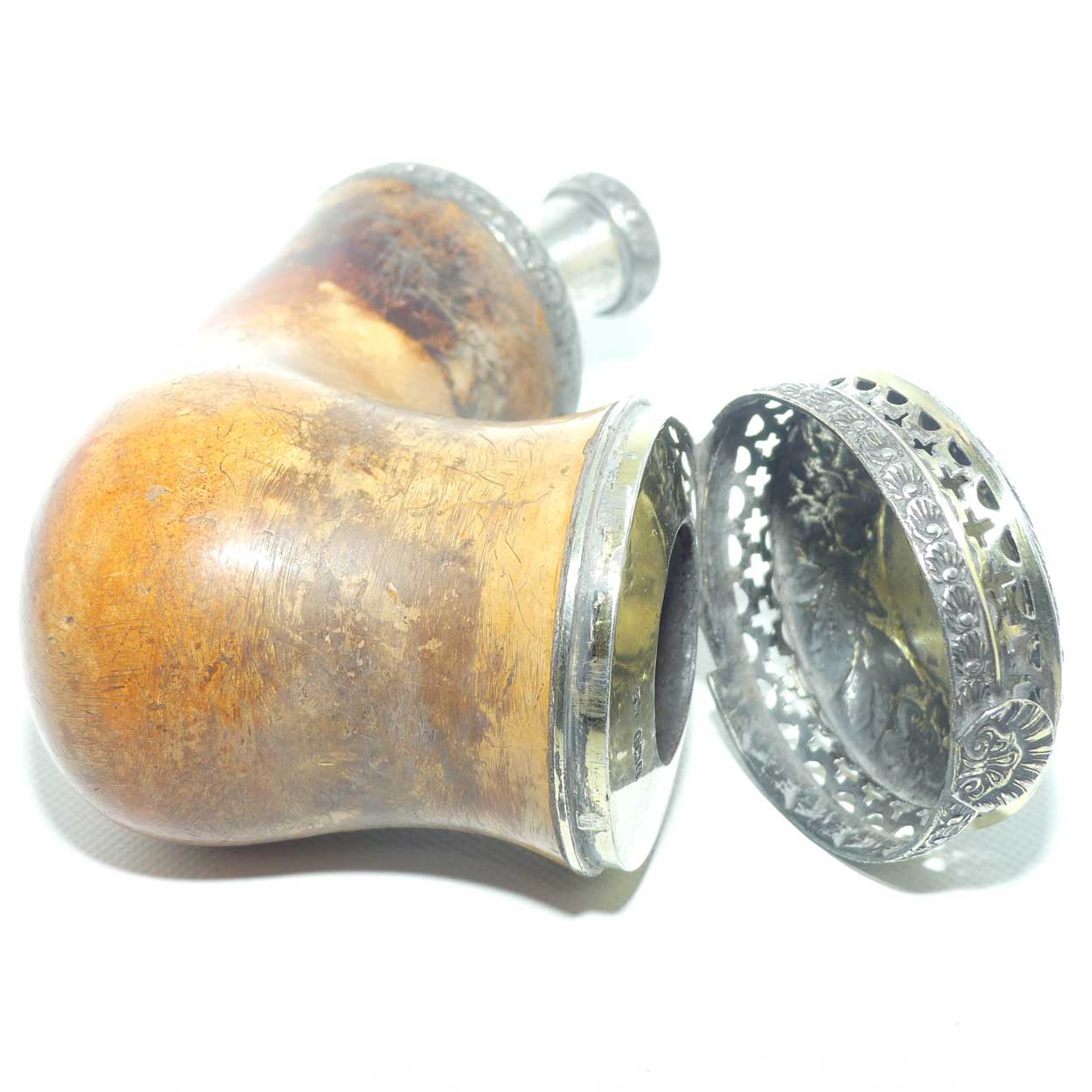 Antique Meerschaum Pipe | Kalmasch Pipe bowl with Sterling Silver Gilt embossed lid, reticulated grille and fittings | London 1821