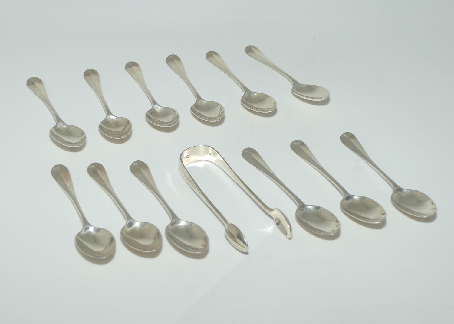 Victorian Sterling Silver Boxed set of 12 tea spoons and tongs | Rat Tail design | London 1882 | Holland, Son & Slater