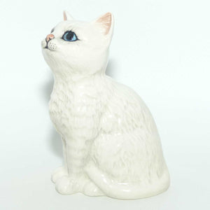 #1886 Beswick Persian Kitten | Seated | Looking Up | White with Blue Eyes