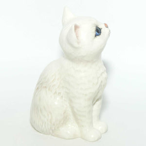 #1886 Beswick Persian Kitten | Seated | Looking Up | White with Blue Eyes