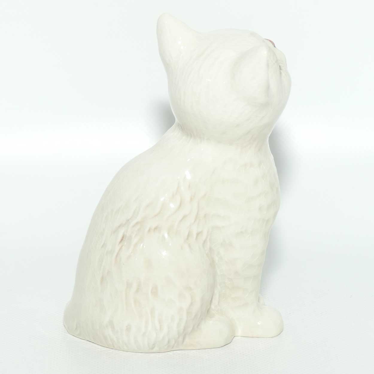 #1886 Beswick Persian Kitten | Seated | Looking Up | White with Blue Eyes