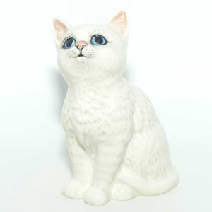 #1886 Beswick Persian Kitten | Seated | Looking Up | White with Blue Eyes