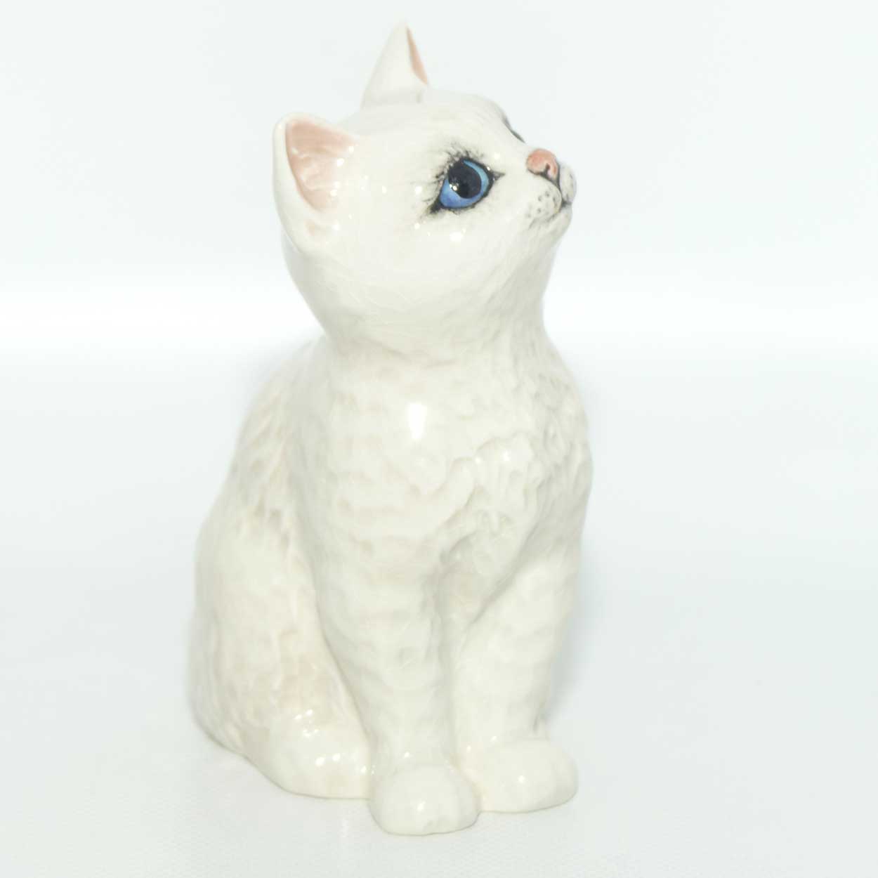 #1886 Beswick Persian Kitten | Seated | Looking Up | White with Blue Eyes