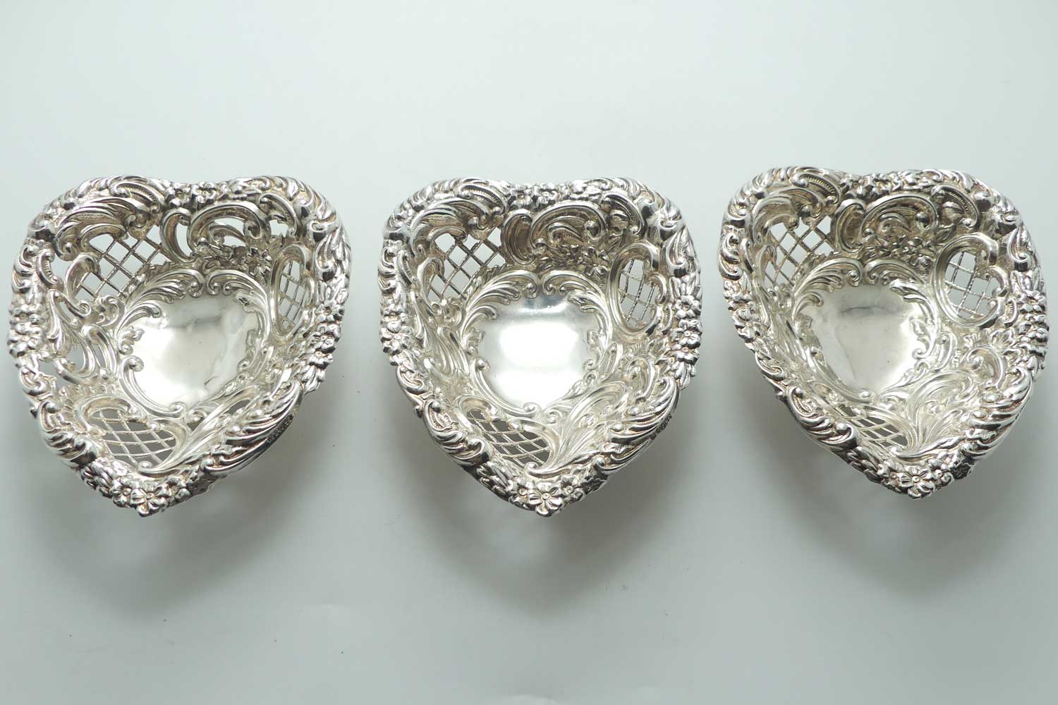 Boxed set of 3 Sterling Silver bon bon dishes | Chester 1894 | 160.3gms
