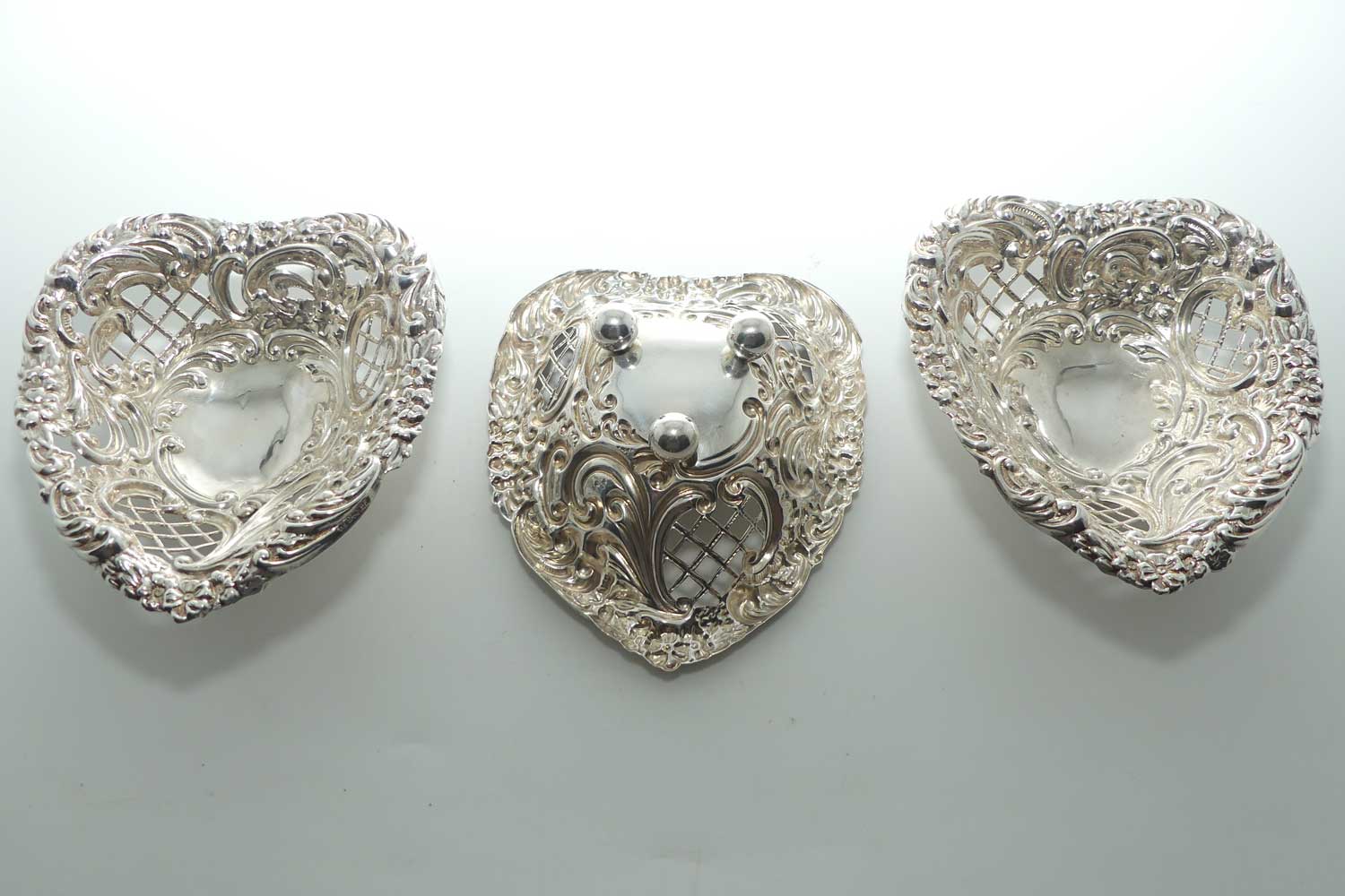 Boxed set of 3 Sterling Silver bon bon dishes | Chester 1894 | 160.3gms