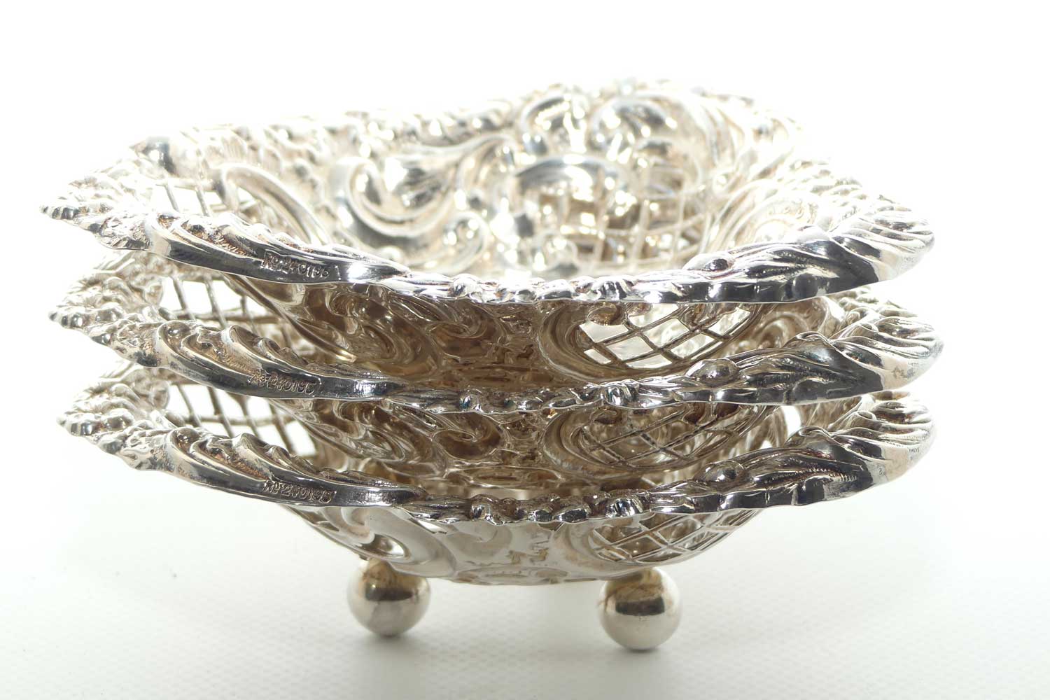 Boxed set of 3 Sterling Silver bon bon dishes | Chester 1894 | 160.3gms