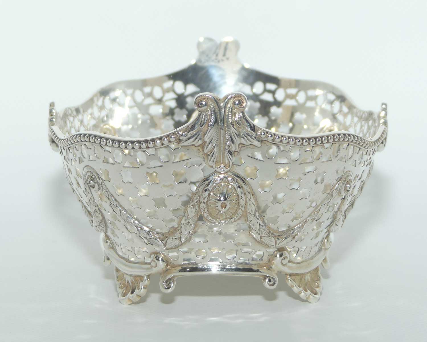Late Victorian Neoclassical design Sterling Silver  bon bon dish | London 1894 | 178g