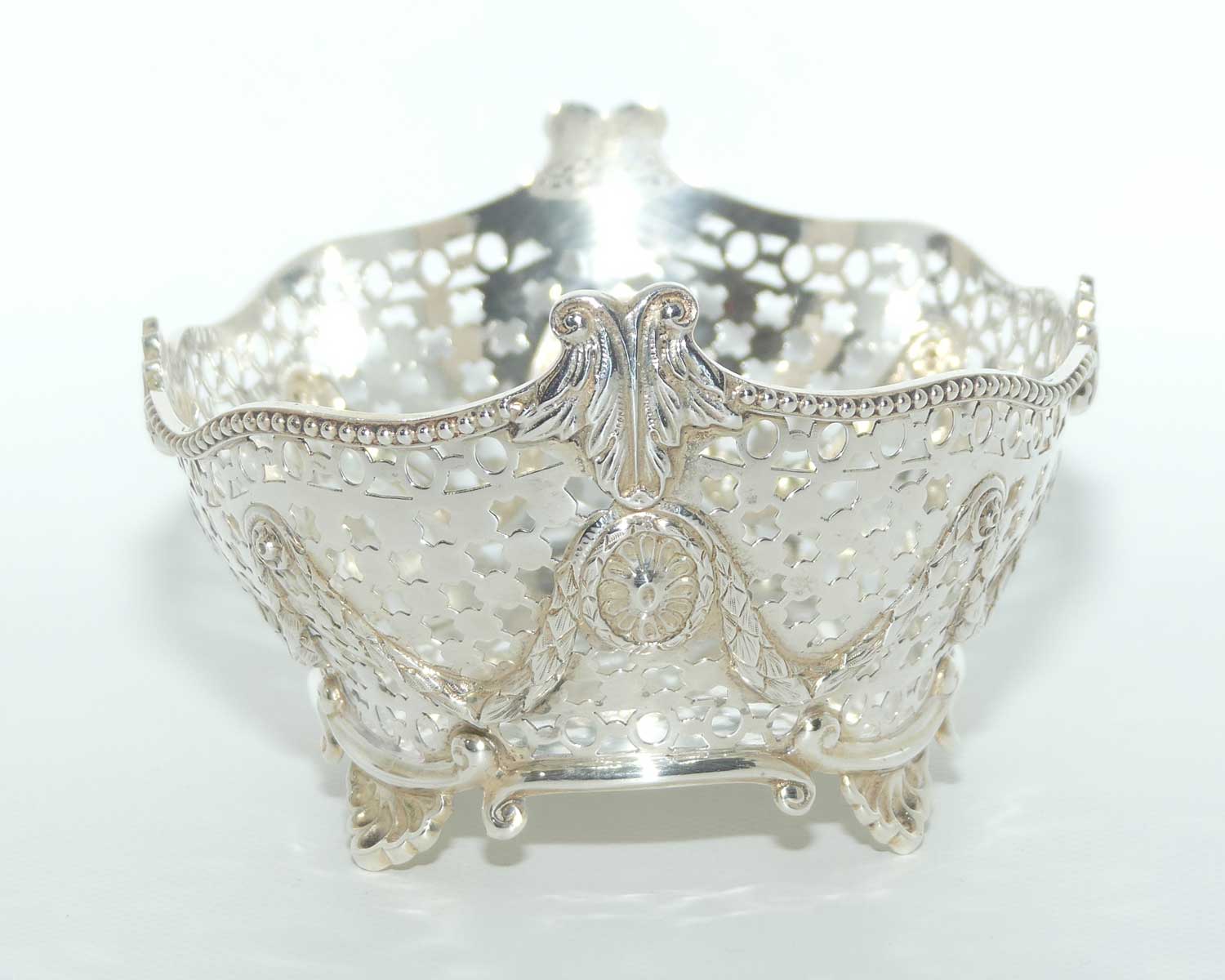 Late Victorian Neoclassical design Sterling Silver  bon bon dish | London 1894 | 178g
