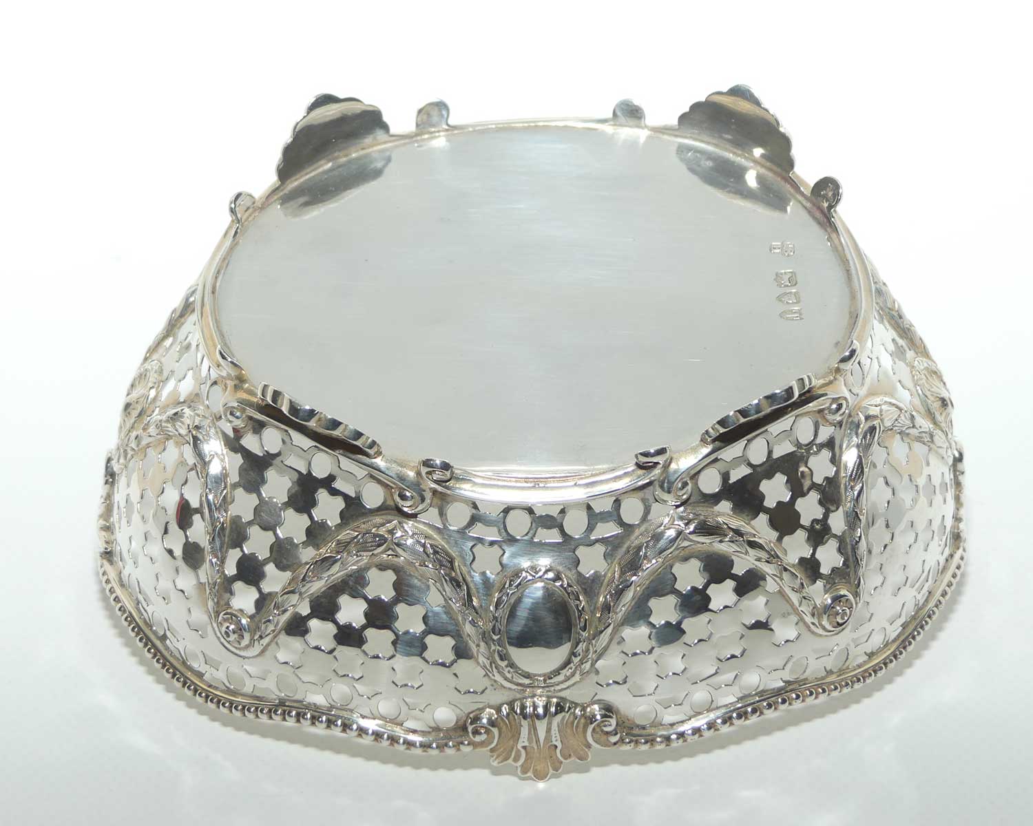 Late Victorian Neoclassical design Sterling Silver  bon bon dish | London 1894 | 178g