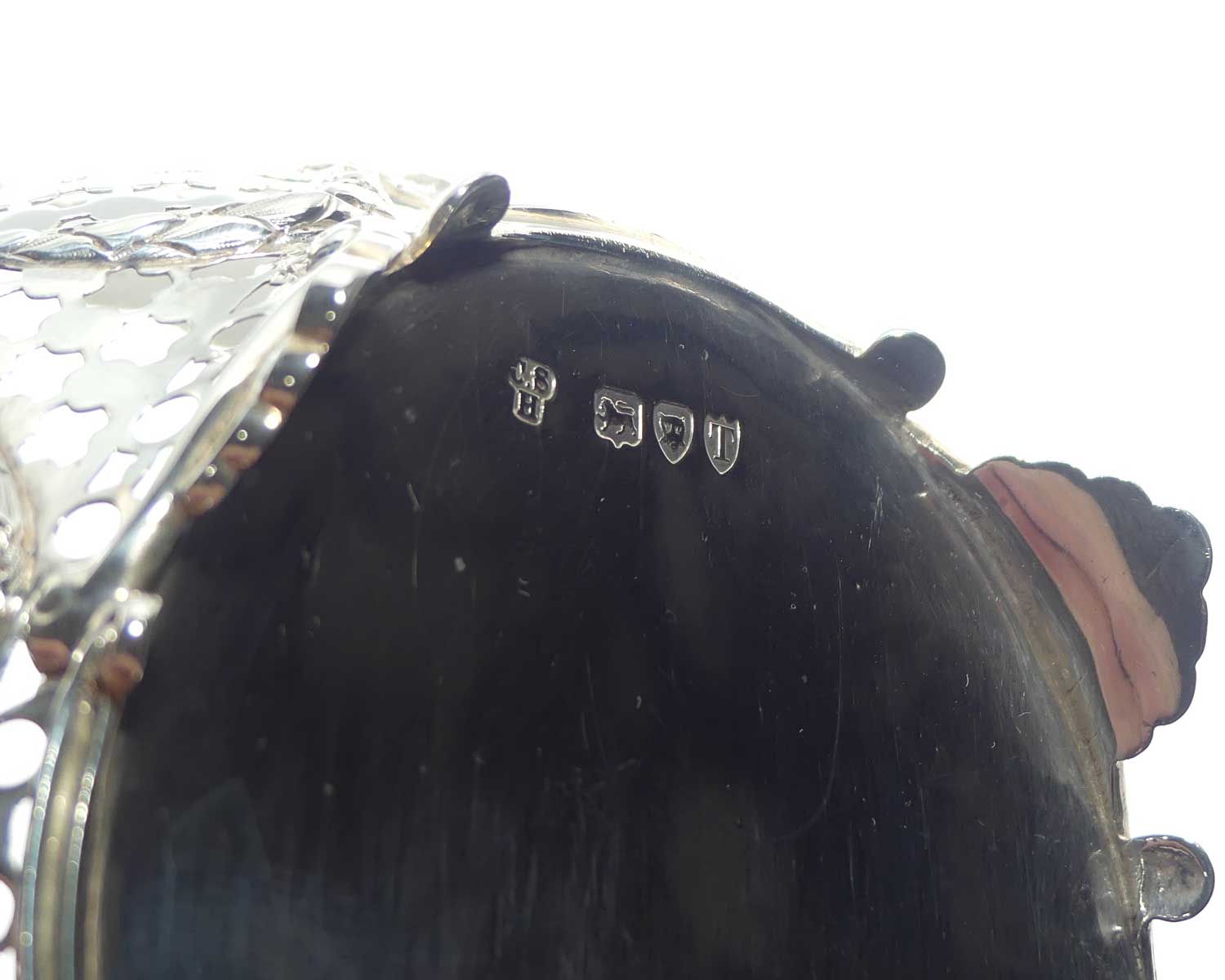 Late Victorian Neoclassical design Sterling Silver  bon bon dish | London 1894 | 178g