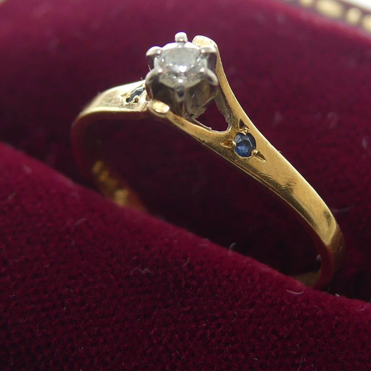 18ct Yellow and White Gold Diamond and 2 Sapphire ring | Valued $2700