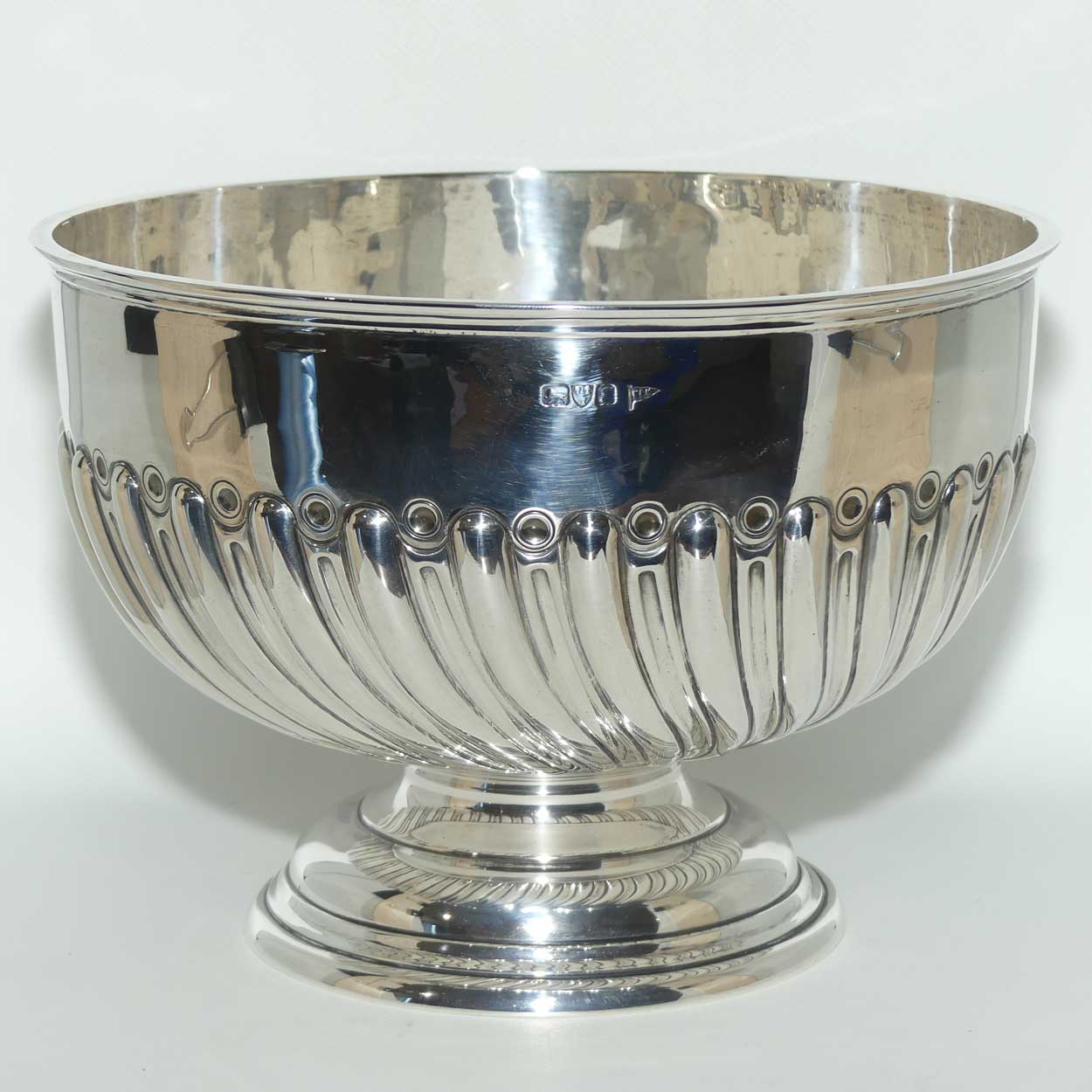 Edwardian era Sterling Silver pedastal bowl with gadrooned pattern | Chester 1906 | 856 grams
