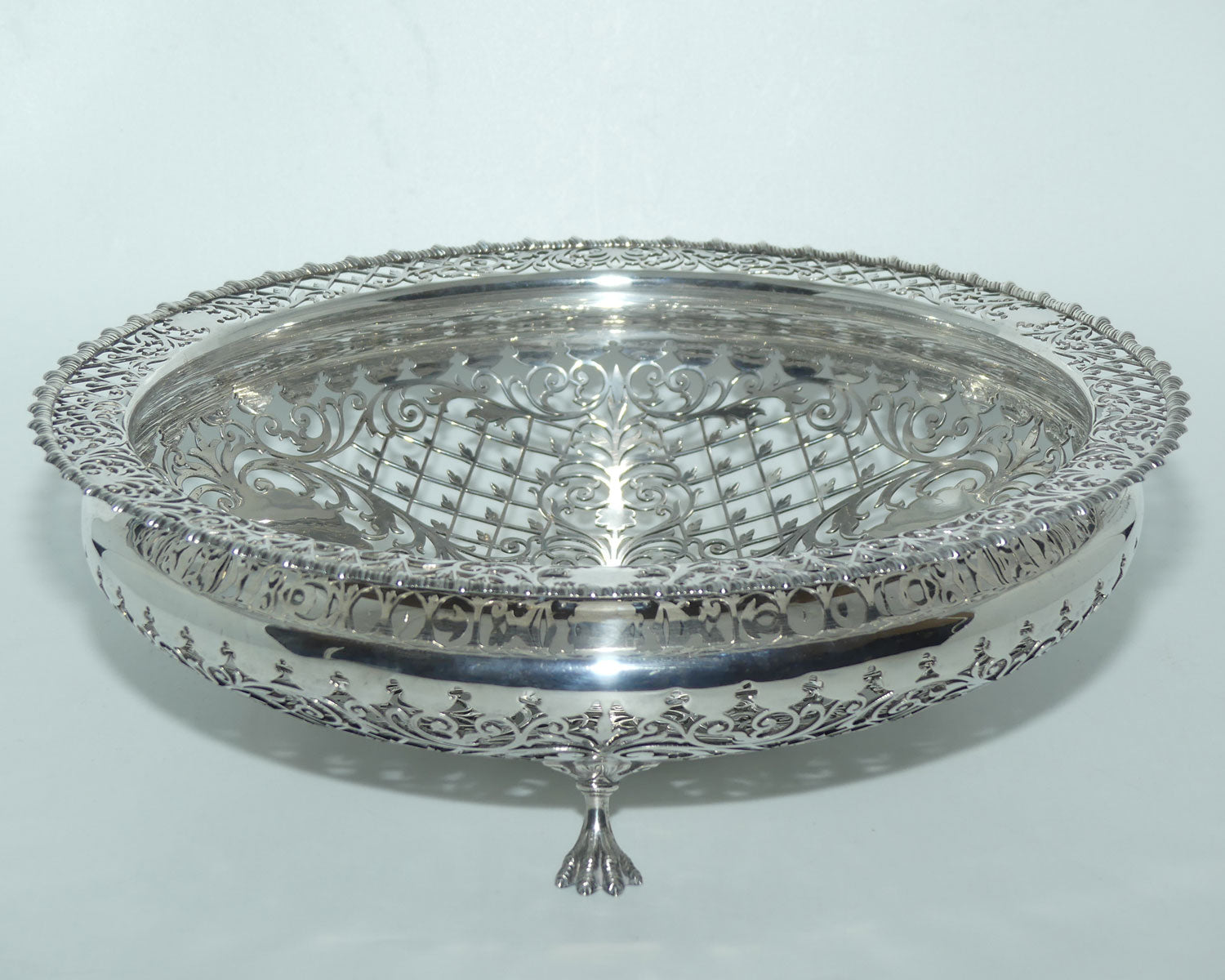 Magnificent George V Sterling Silver openwork table bowl on 3 claw feet | London 1907 | 1022g | Goldsmiths & Silversmiths Co Ltd
