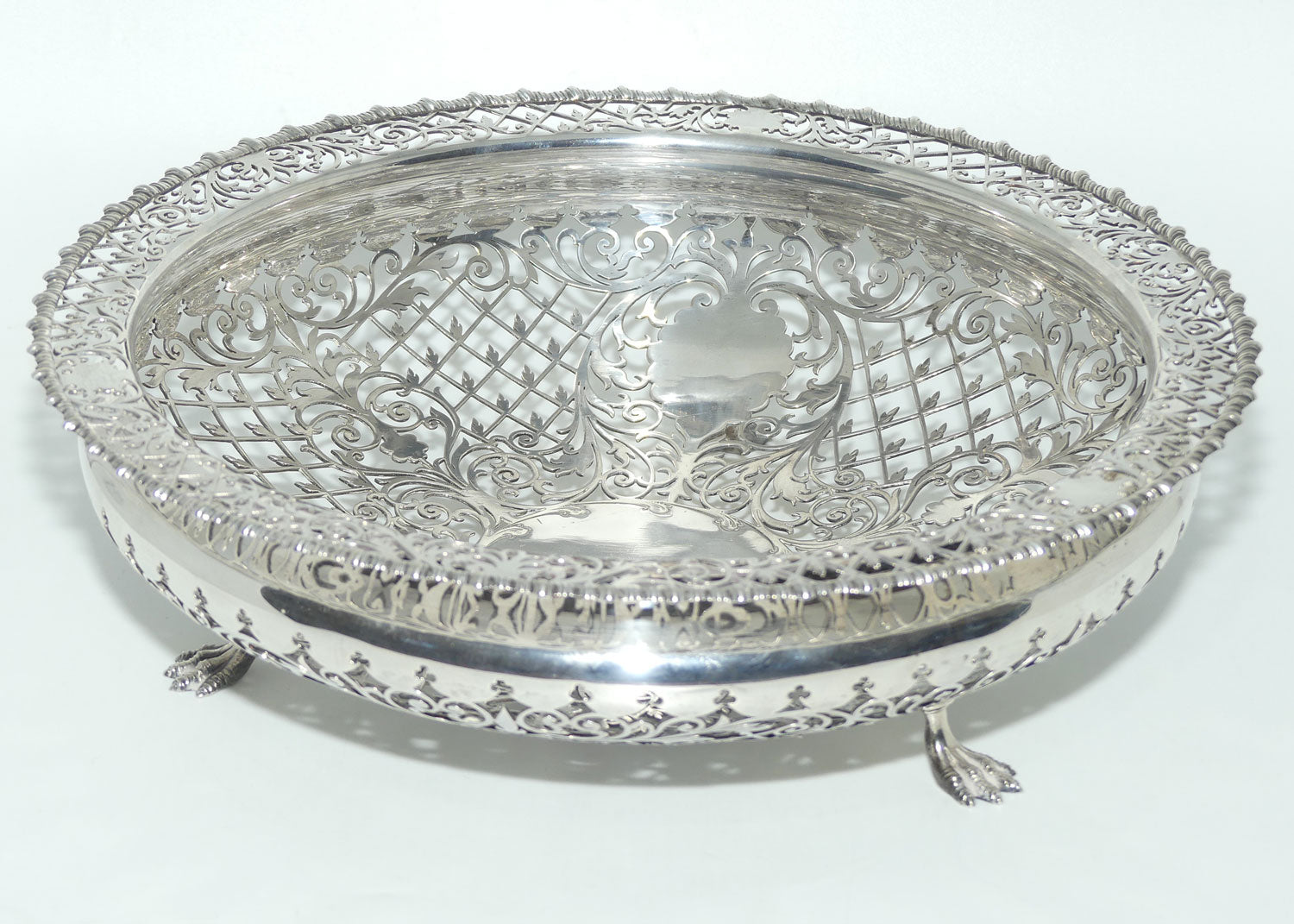Magnificent George V Sterling Silver openwork table bowl on 3 claw feet | London 1907 | 1022g | Goldsmiths & Silversmiths Co Ltd