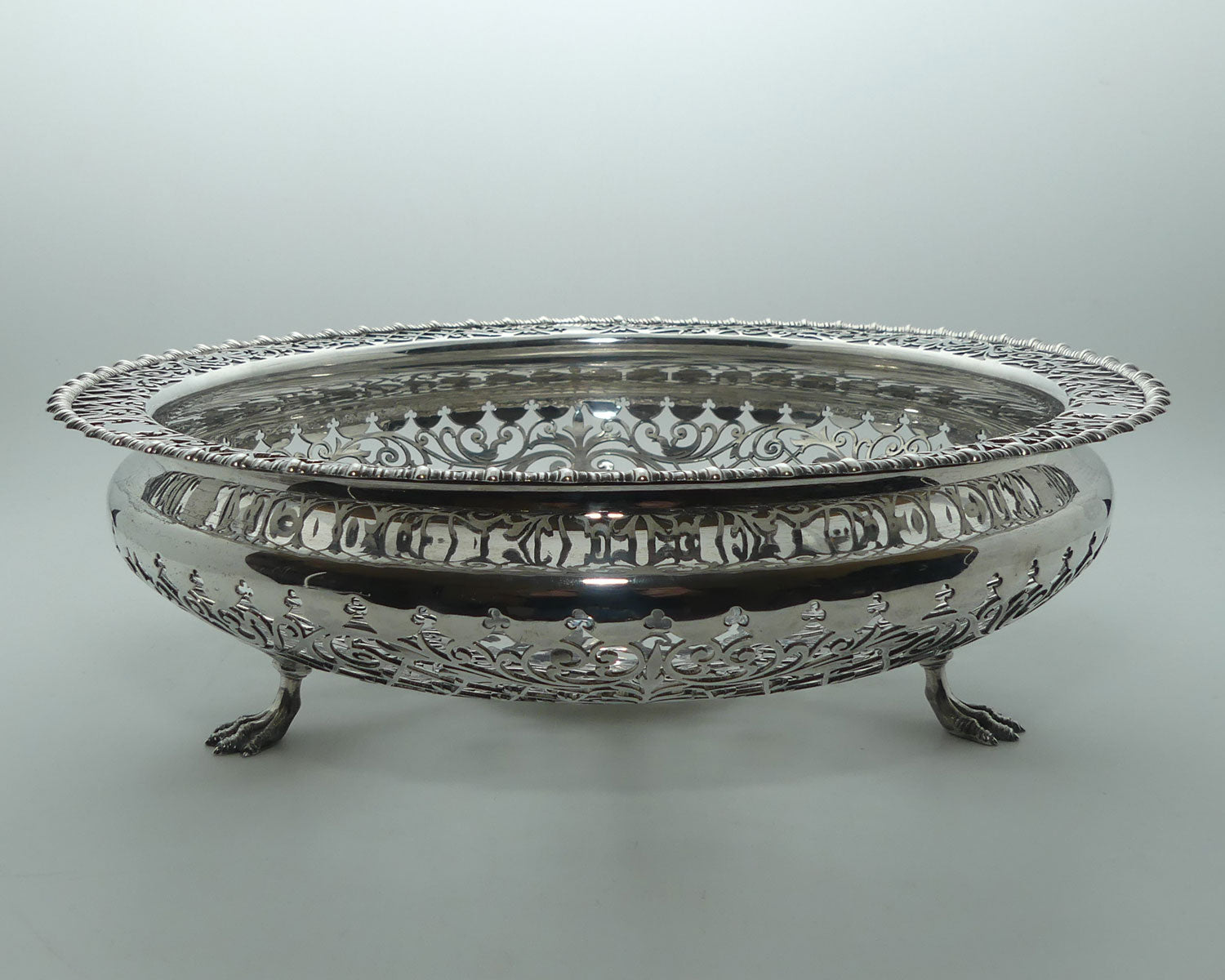 Magnificent George V Sterling Silver openwork table bowl on 3 claw feet | London 1907 | 1022g | Goldsmiths & Silversmiths Co Ltd