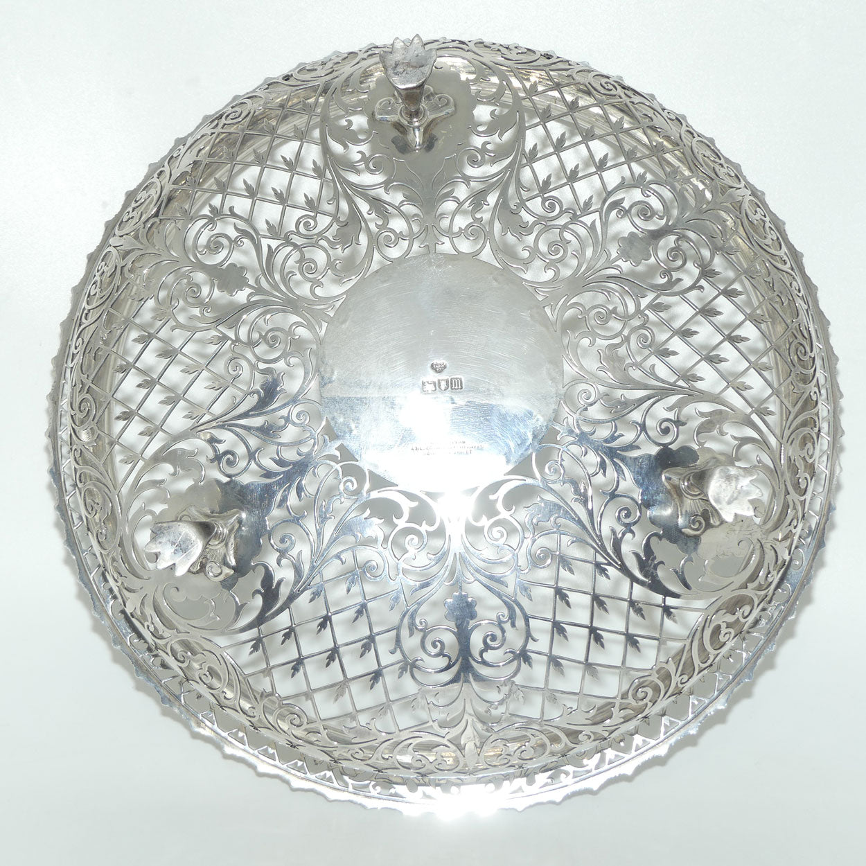 Magnificent George V Sterling Silver openwork table bowl on 3 claw feet | London 1907 | 1022g | Goldsmiths & Silversmiths Co Ltd