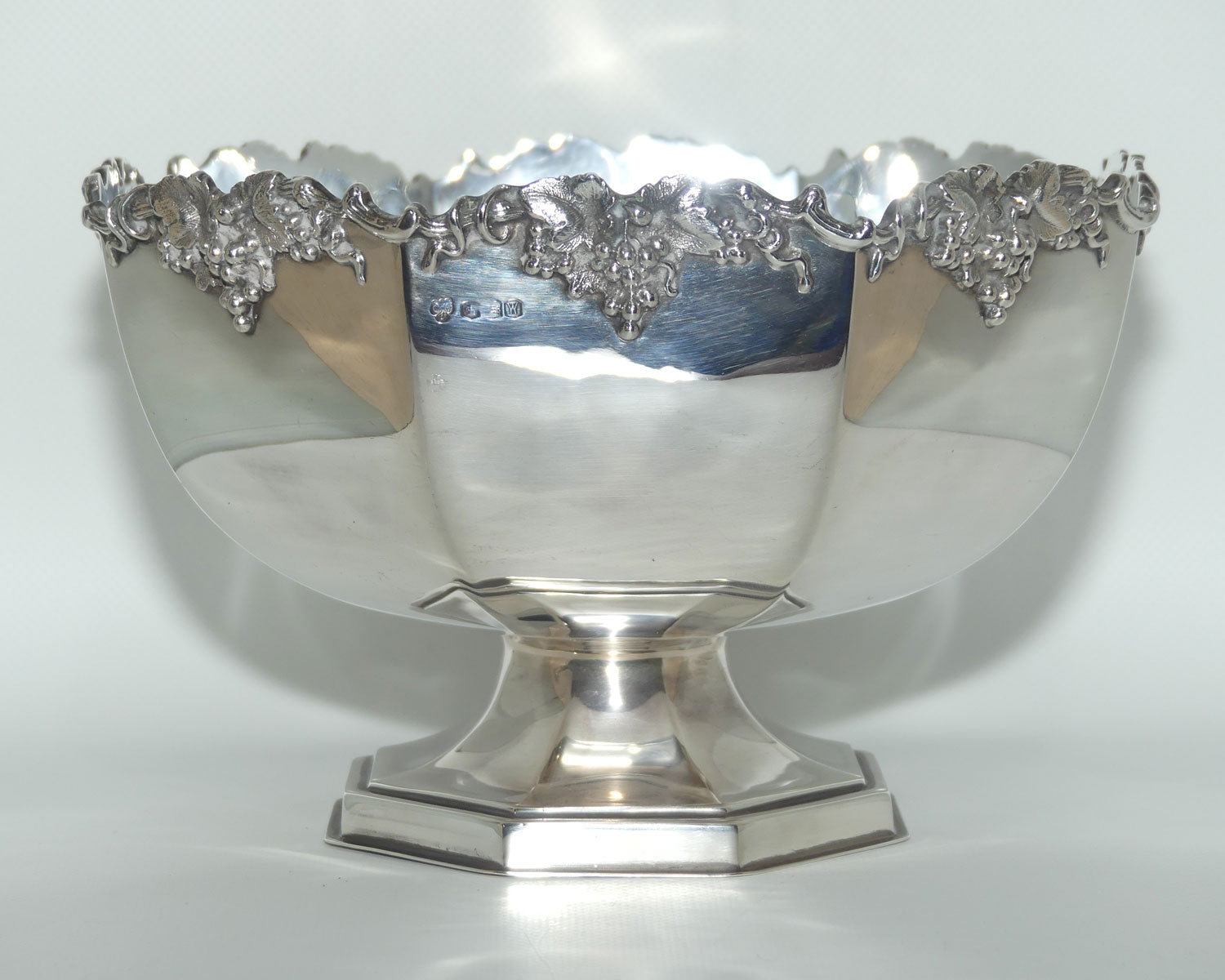 Sterling Silver Octagonal shape rose bowl decorated with Grape and Vine pattern | Sheffield 1964 | 769g