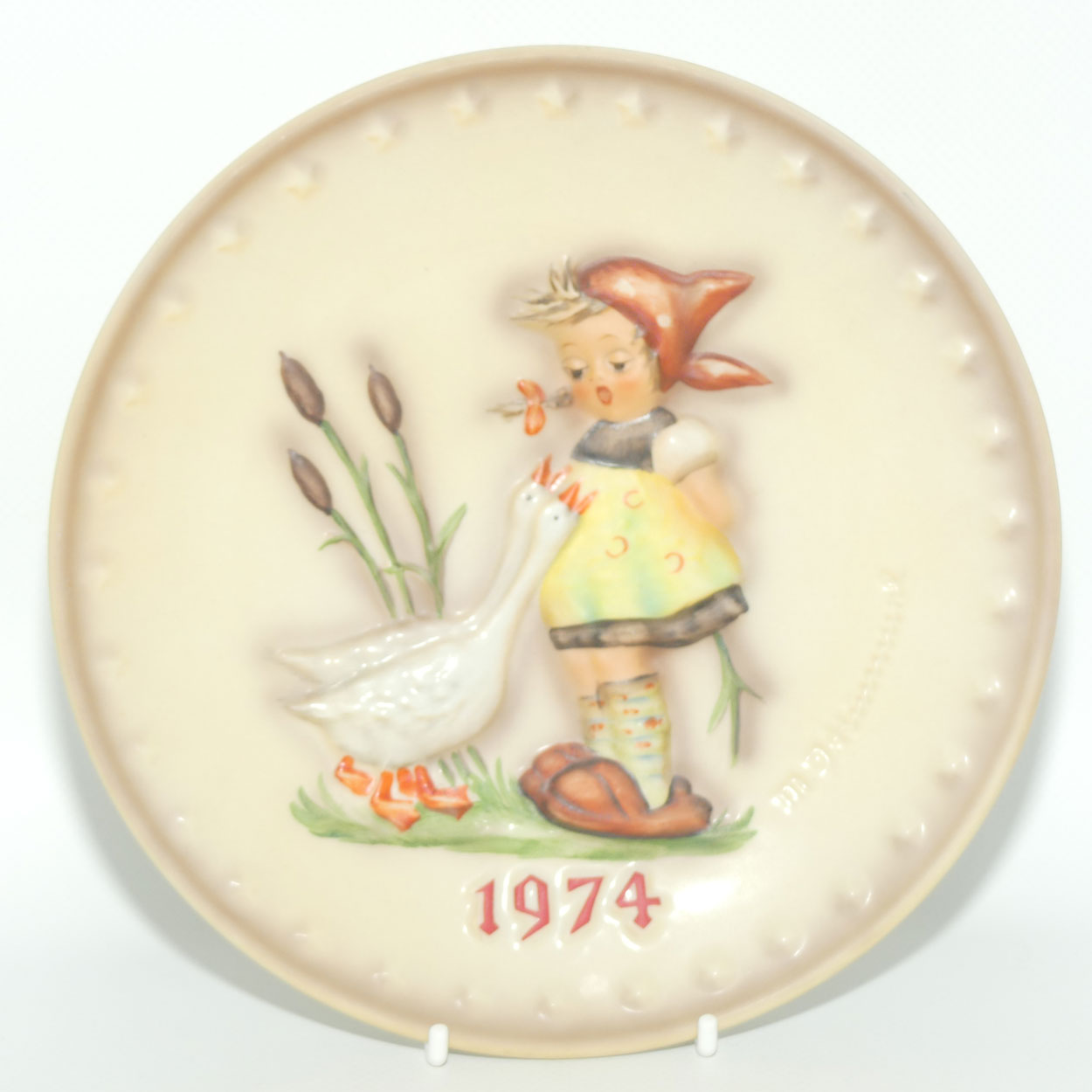 HUM0267 MI Hummel Annual Plate 1974 | Goose Girl
