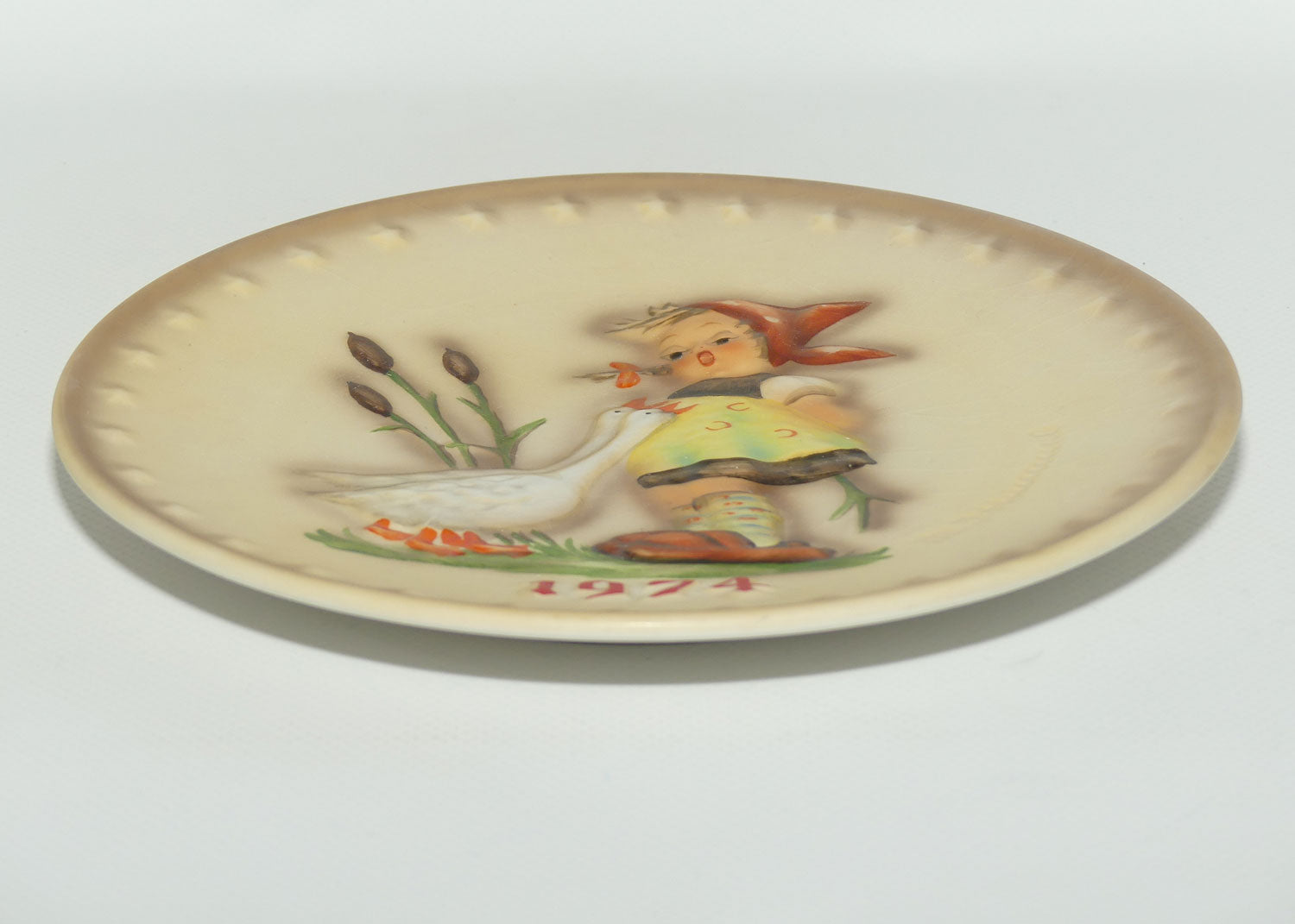 HUM0267 MI Hummel Annual Plate 1974 | Goose Girl