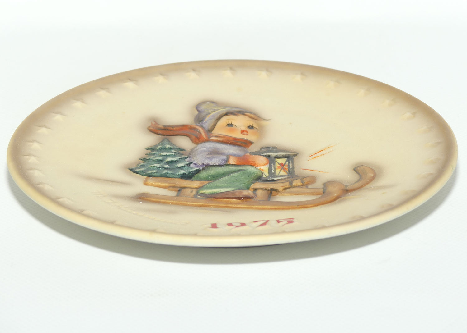HUM0268 MI Hummel Annual Plate 1975 | Riding into Christmas | Sleigh Ride