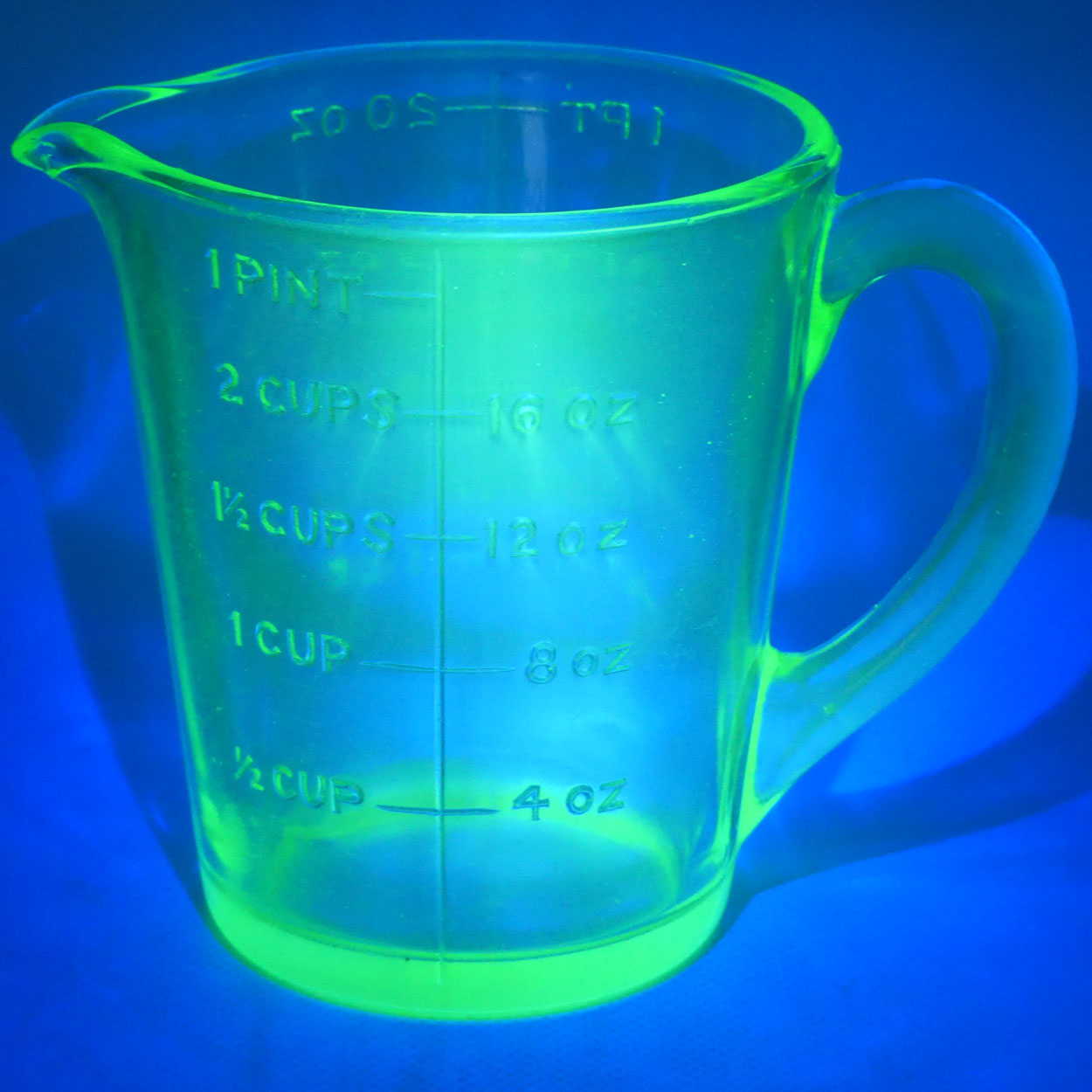 Green Depression Glass 1 Pint 2 Cups measuring jug | UV reactive | #1