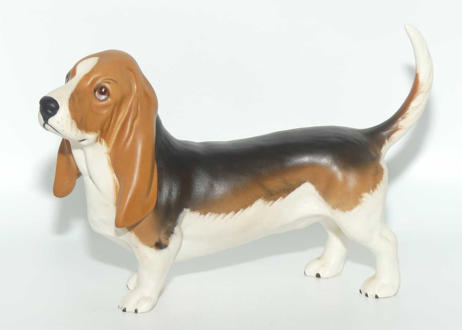#2045A Beswick Basset Hound Fochno Trinket | Matt