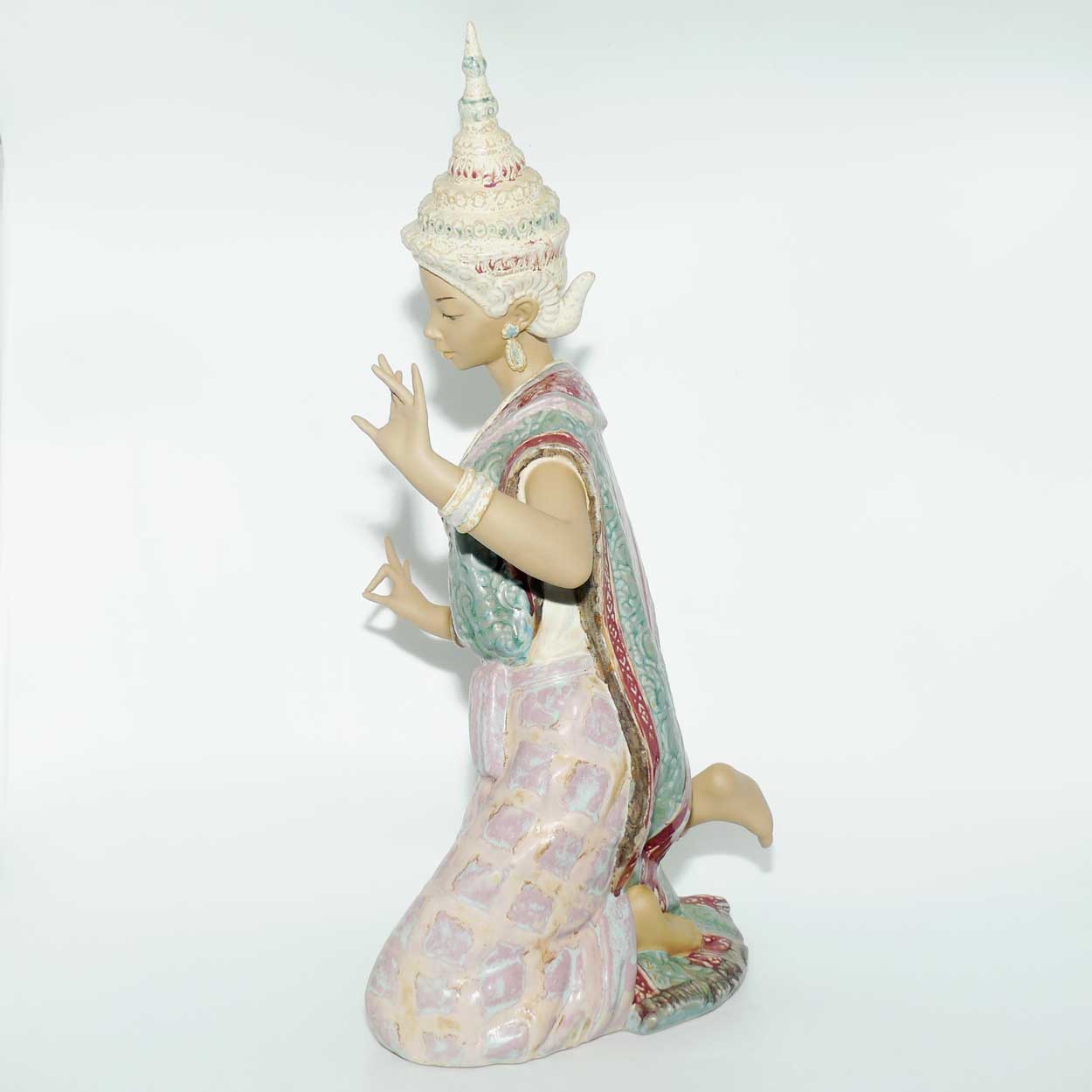 Lladro figure Thai Girl Kneeling | Gres | #2069 | #2