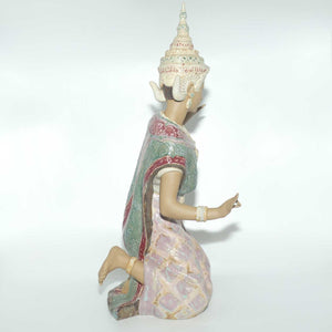 Lladro figure Thai Girl Kneeling | Gres | #2069 | #2