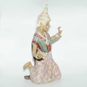 Lladro figure Thai Girl Kneeling | Gres | #2069 | #2