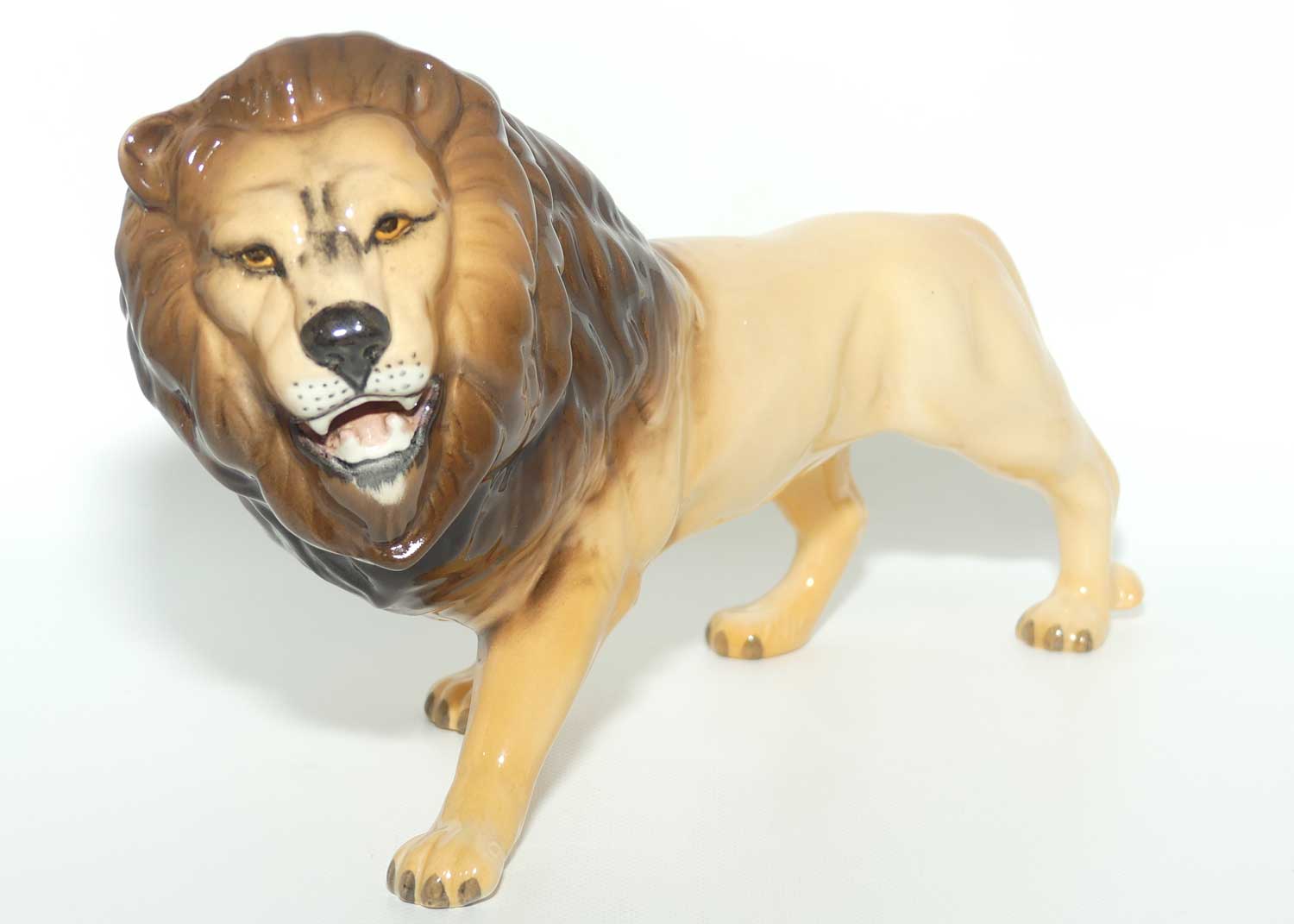#2089 Beswick Lion | Facing Left | Original Label