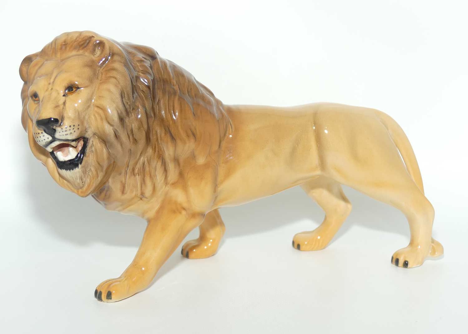 #2089 Beswick Lion | Facing Left | Artist mark on Paw
