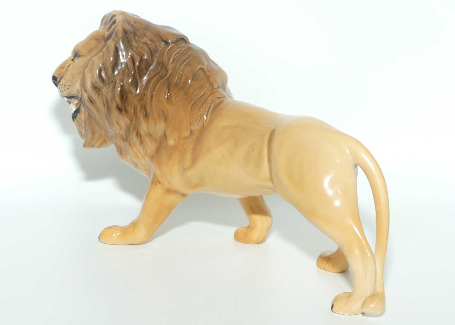 #2089 Beswick Lion | Facing Left | Artist mark on Paw
