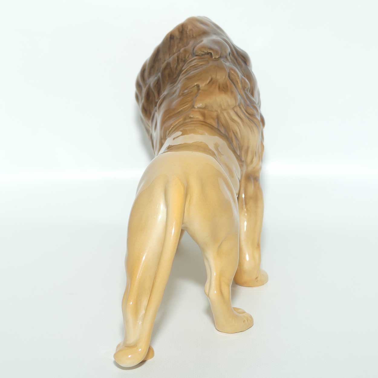 #2089 Beswick Lion | Facing Left | Artist mark on Paw
