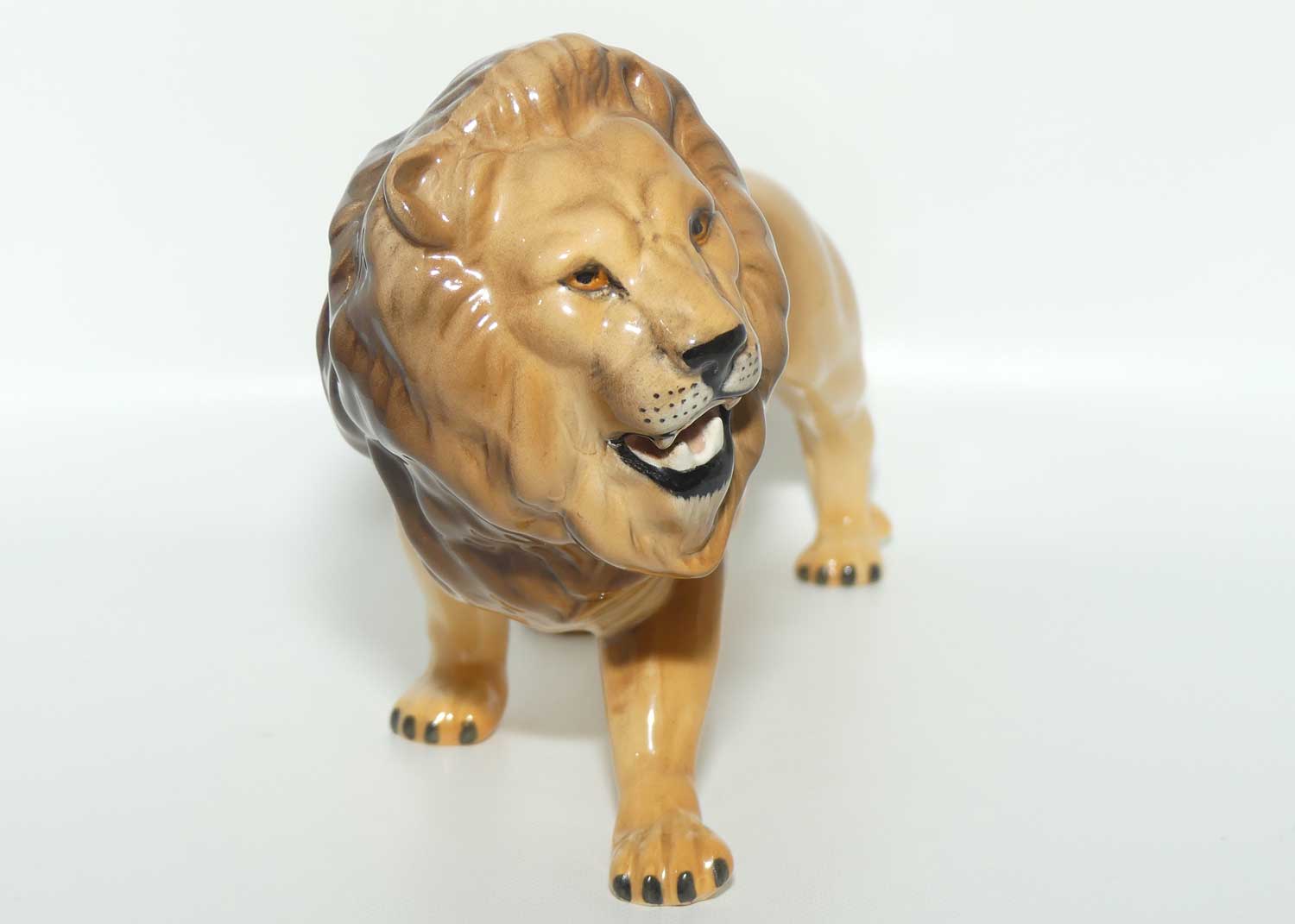 #2089 Beswick Lion | Facing Left | Artist mark on Paw