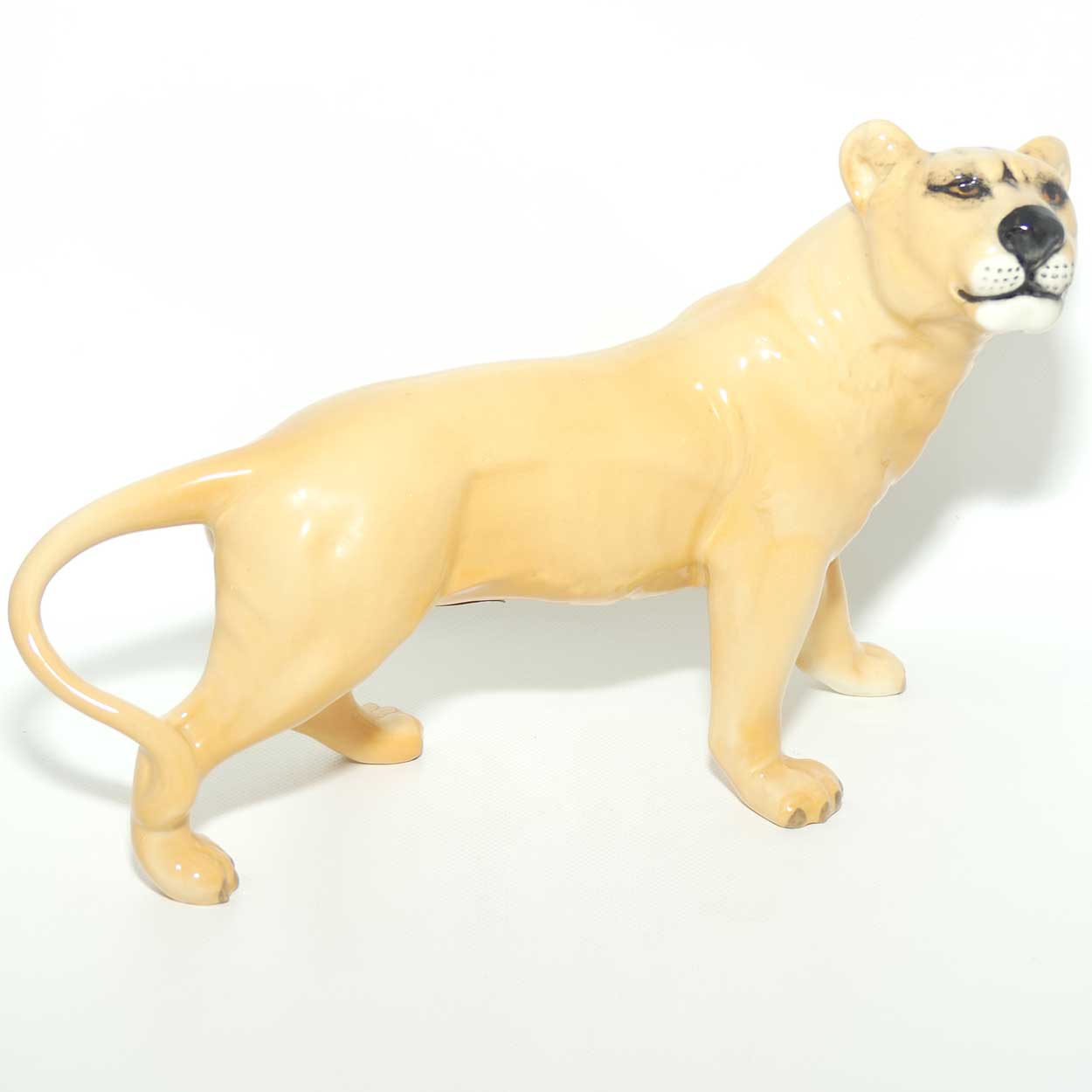 #2097 Beswick Lioness | Facing Right