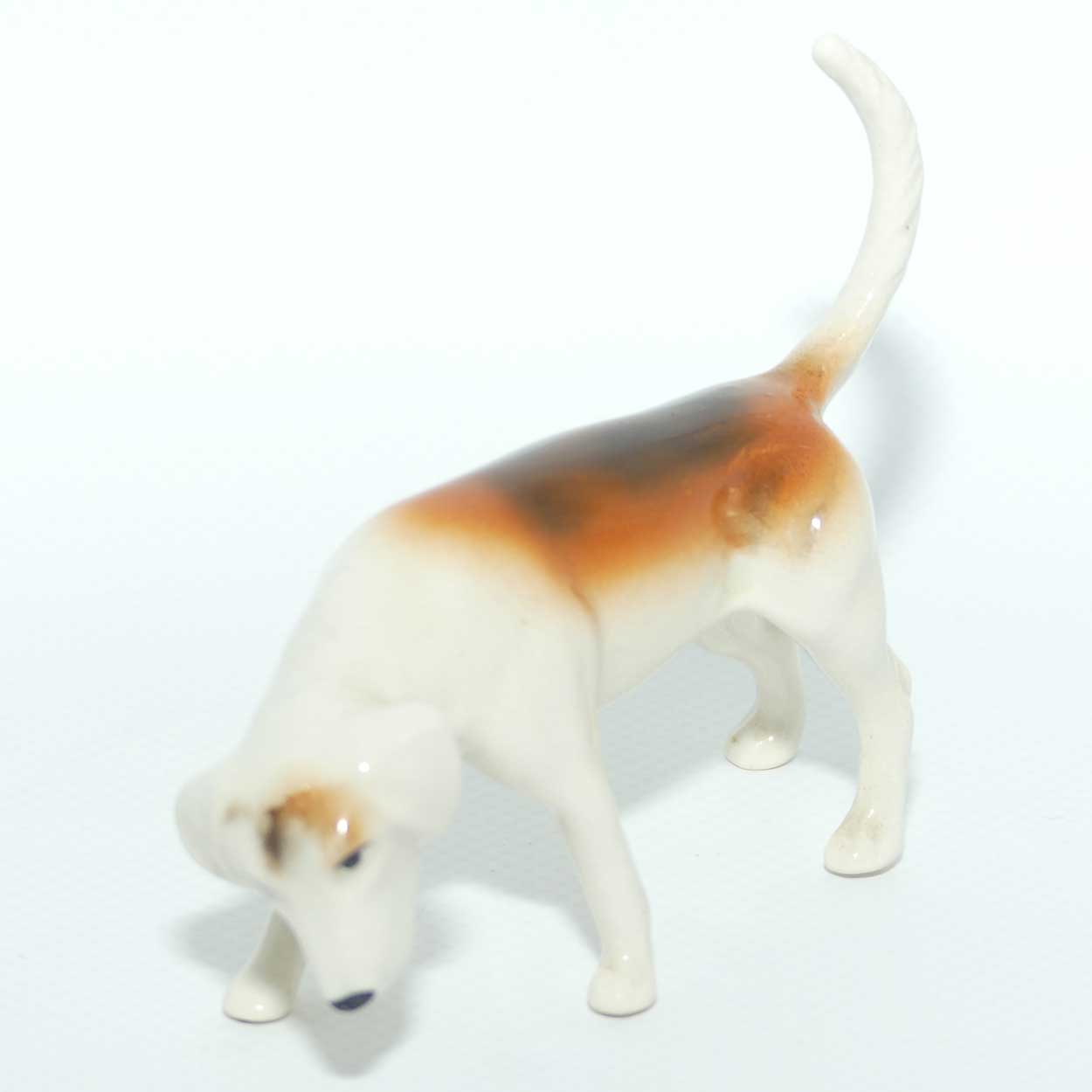 #2264 Beswick Foxhound | Looking Down | Tail Curled | Gloss