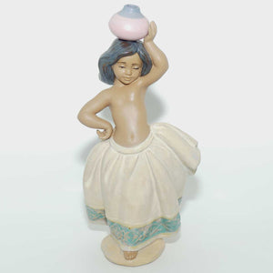 Lladro figure Little Peasant Girl | White | Vase on Head | #2333