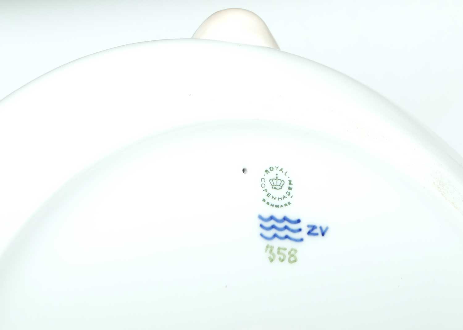 Royal Copenhagen float bowl with Duck Pond style | Pair of Ducks and Waterlily | #358