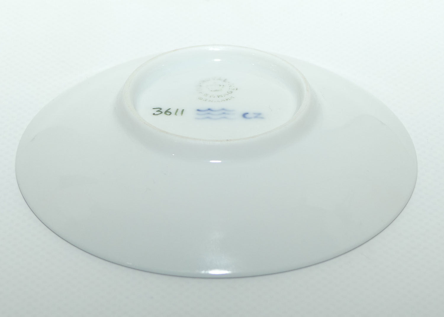 Royal Copenhagen round pin dish | Blue and White Flower | #3611