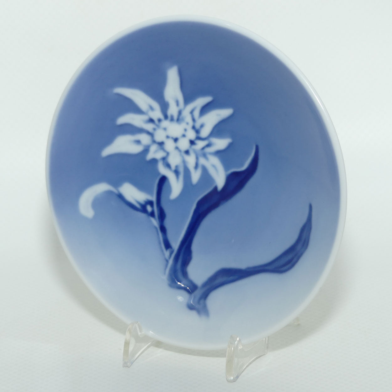 Royal Copenhagen round pin dish | Blue and White Flower | #3612