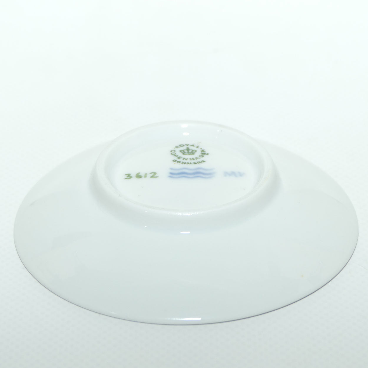 Royal Copenhagen round pin dish | Blue and White Flower | #3612