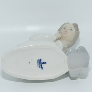 Lladro figure Little Girl with Slippers #4523 | #2