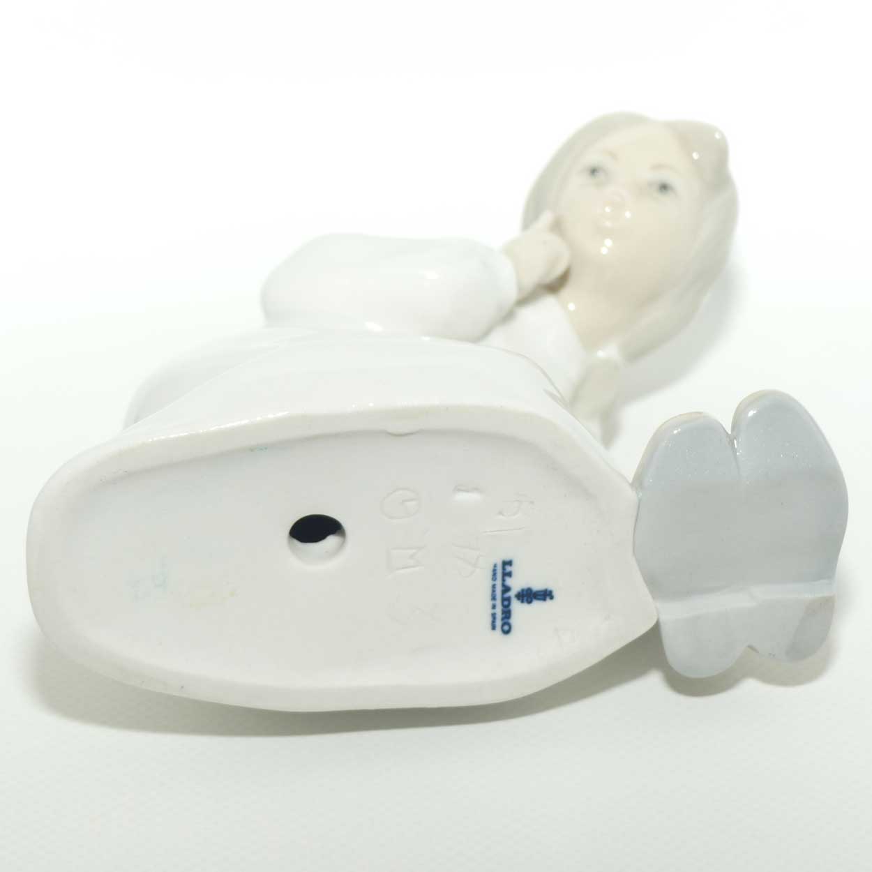 Lladro figure Little Girl with Slippers | #4523 | #1