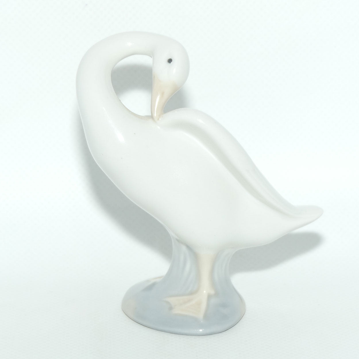 Lladro figure Little Duck #4553 | Beak in Wing | #1