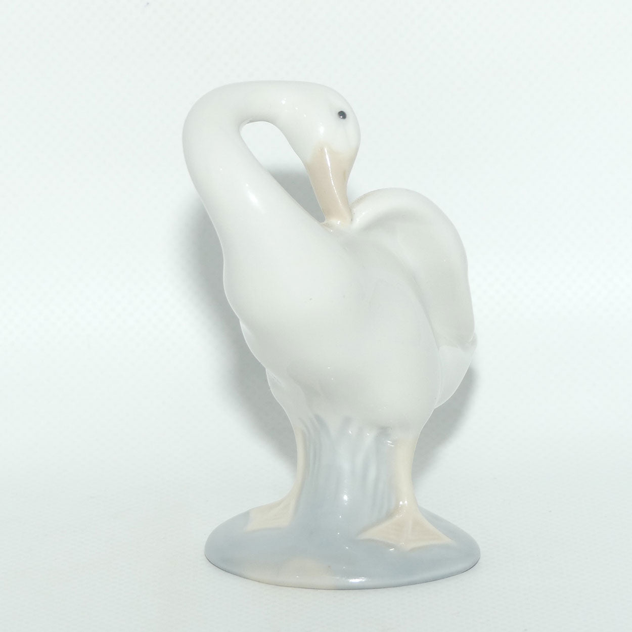 Lladro figure Little Duck #4553 | Beak in Wing | #1